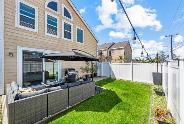 754 Joann B, Costa Mesa, CA 92627