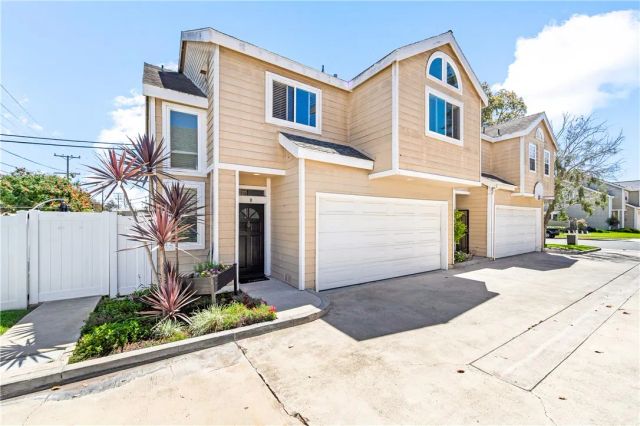 754 Joann B, Costa Mesa, CA 92627