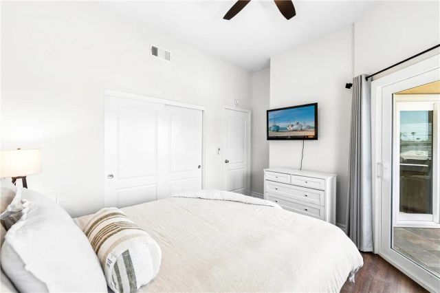 754 Joann B, Costa Mesa, CA 92627