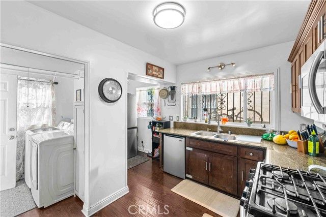 512 W 41st Place, Los Angeles, CA 90037