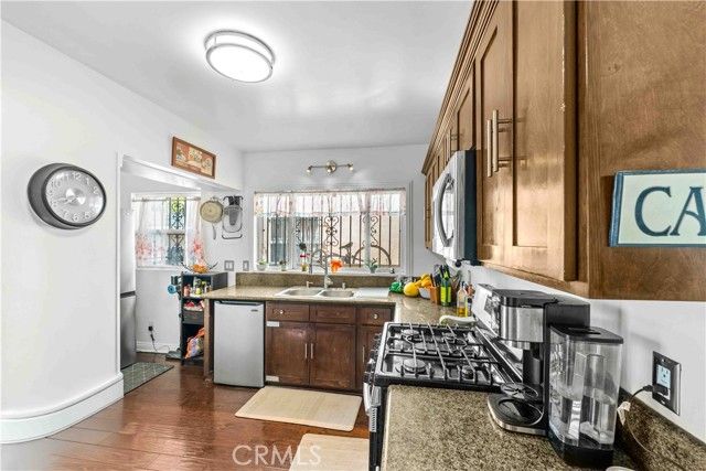 512 W 41st Place, Los Angeles, CA 90037