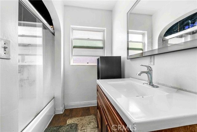 512 W 41st Place, Los Angeles, CA 90037