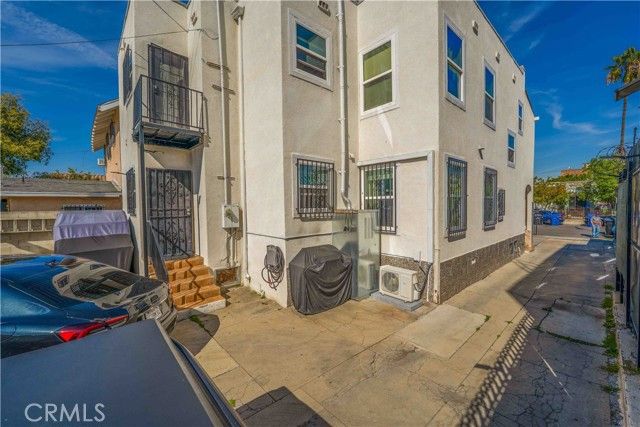 512 W 41st Place, Los Angeles, CA 90037