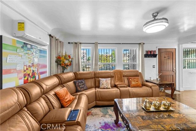 512 W 41st Place, Los Angeles, CA 90037