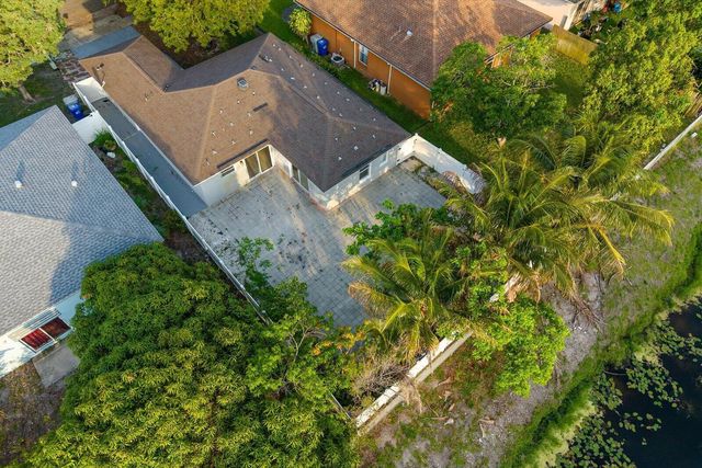 1561 NW 7th Lane, Pompano Beach, FL 33060