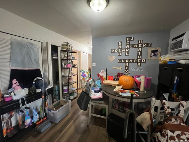 7411 SPUR VALLEY ST, San Antonio, TX 78242
