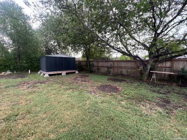 7411 SPUR VALLEY ST, San Antonio, TX 78242