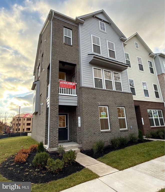 10102 QUEENS WAY, Manassas, VA 20110