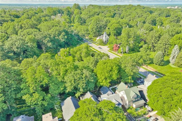 10 Menlo Place, Rochester, NY 14620
