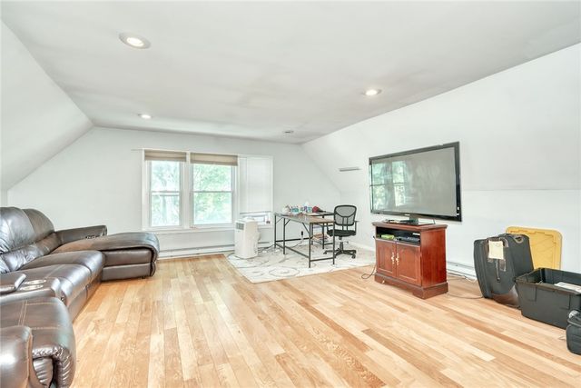 10 Menlo Place, Rochester, NY 14620