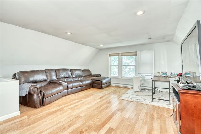 10 Menlo Place, Rochester, NY 14620