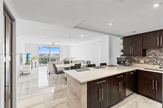 437 Golden Isles Dr 11J, Hallandale Beach, FL 33009