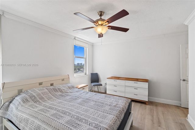 437 Golden Isles Dr 11J, Hallandale Beach, FL 33009