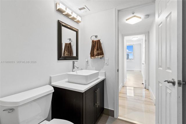 437 Golden Isles Dr 11J, Hallandale Beach, FL 33009