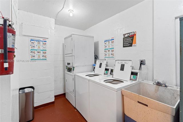 437 Golden Isles Dr 11J, Hallandale Beach, FL 33009