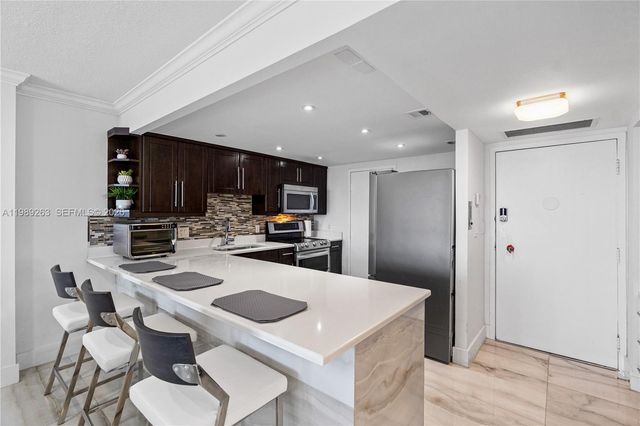 437 Golden Isles Dr 11J, Hallandale Beach, FL 33009