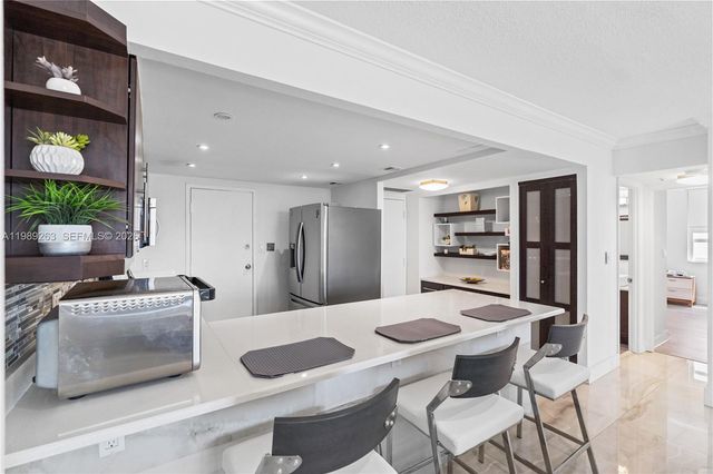 437 Golden Isles Dr 11J, Hallandale Beach, FL 33009