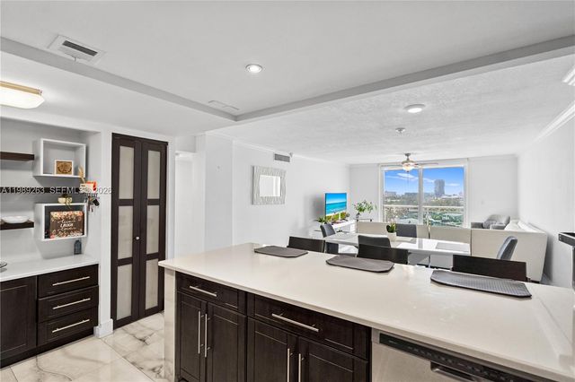 437 Golden Isles Dr 11J, Hallandale Beach, FL 33009