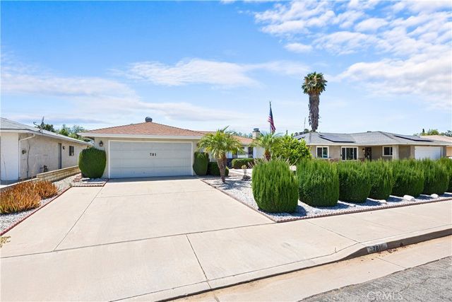 781 Somerset Court, Hemet, CA 92545