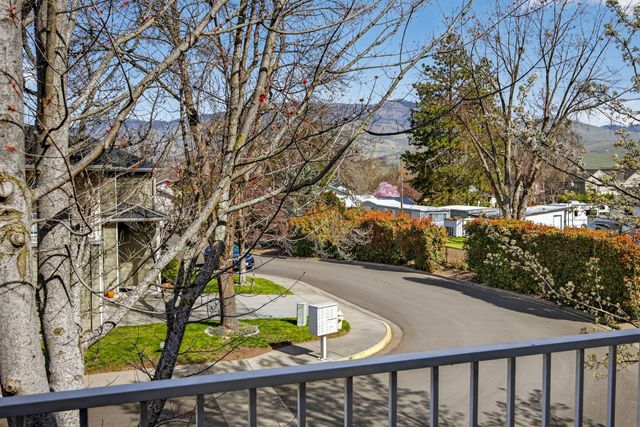 262 Meadow Drive, Ashland, OR 97520