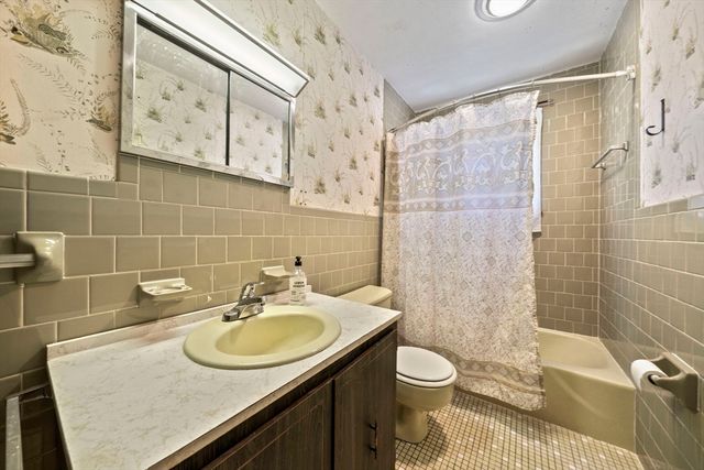770 Shore Rd, Bourne, MA 02559
