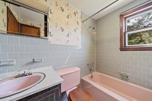 770 Shore Rd, Bourne, MA 02559