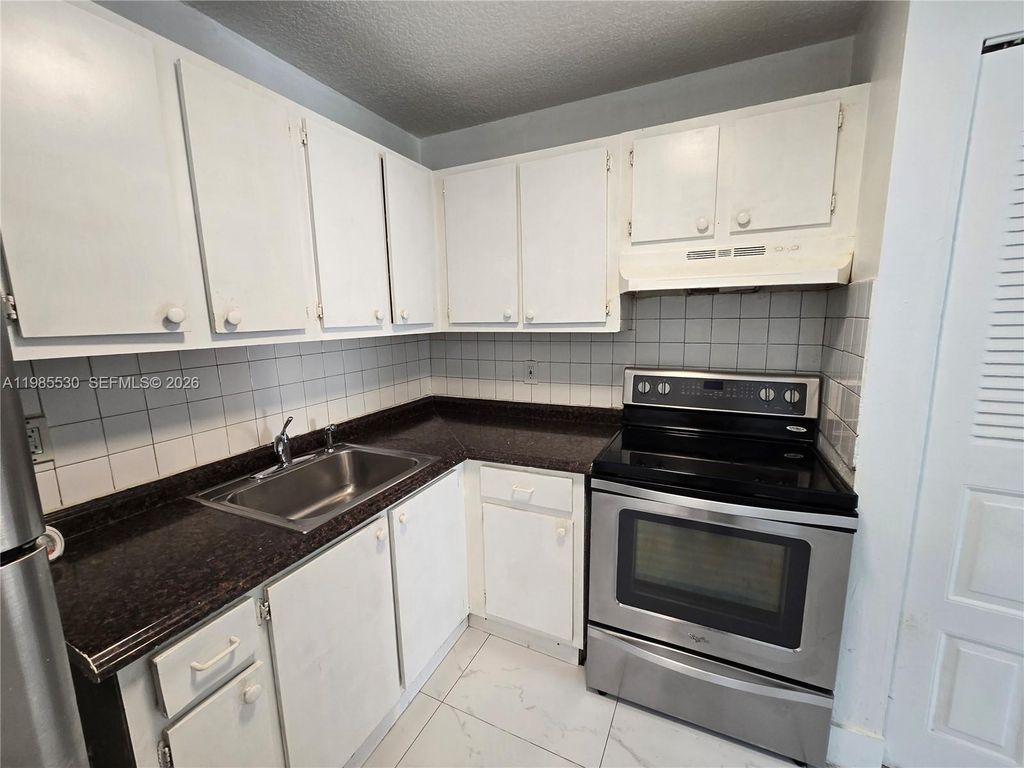 5307 NW 23rd St 176, Lauderhill, FL 33313