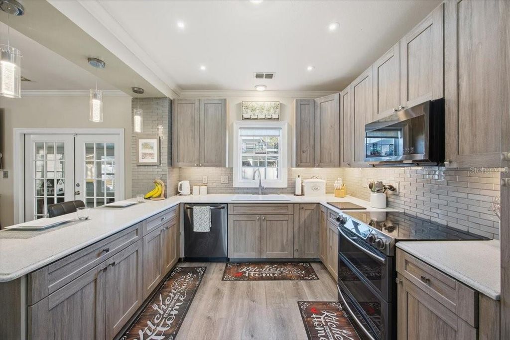 Image 8 of property listing at Address unavailable.