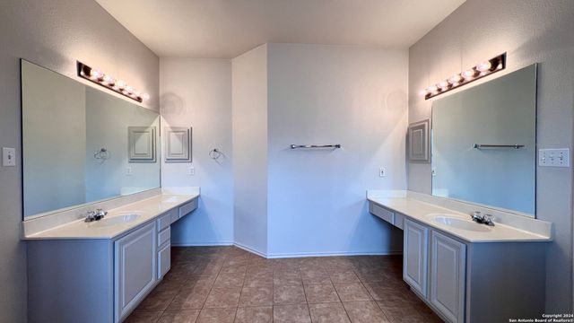 1042 MALTESE GDN, San Antonio, TX 78260