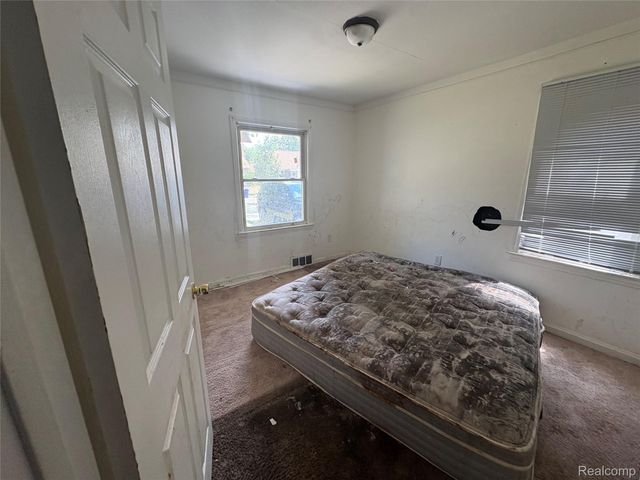 17655 Sunderland Road, Detroit, MI 48219