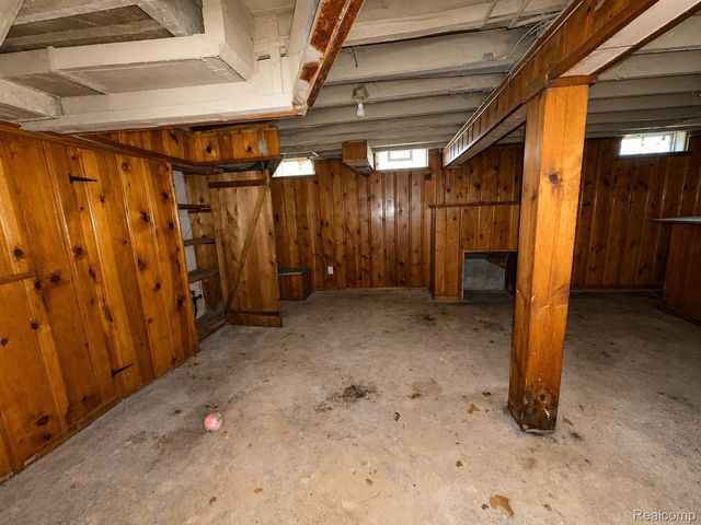 17655 Sunderland Road, Detroit, MI 48219