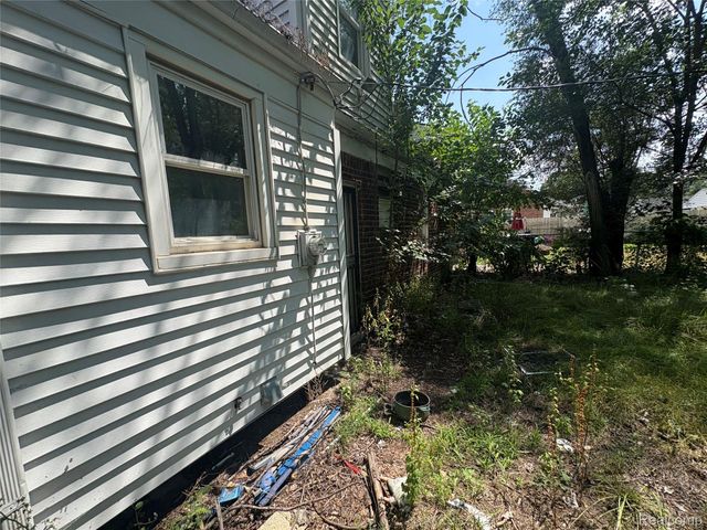 17655 Sunderland Road, Detroit, MI 48219
