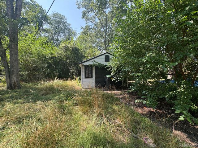 17655 Sunderland Road, Detroit, MI 48219
