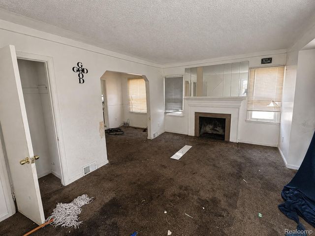17655 Sunderland Road, Detroit, MI 48219