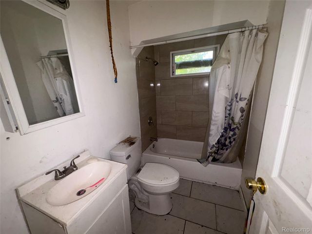 17655 Sunderland Road, Detroit, MI 48219