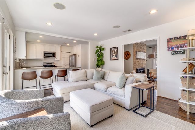 6718 Starling Circle, Dallas, TX 75209