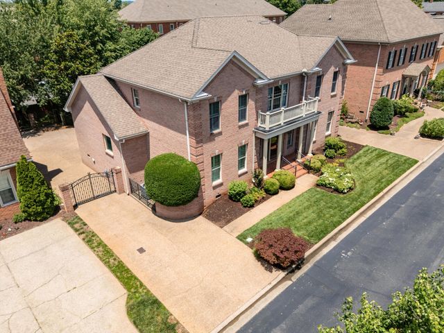 111 Carriage Way, Hendersonville, TN 37075