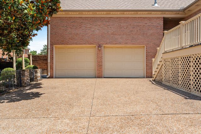111 Carriage Way, Hendersonville, TN 37075
