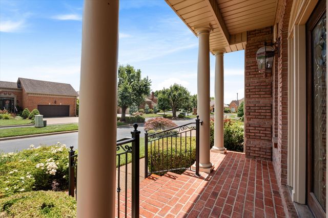 111 Carriage Way, Hendersonville, TN 37075