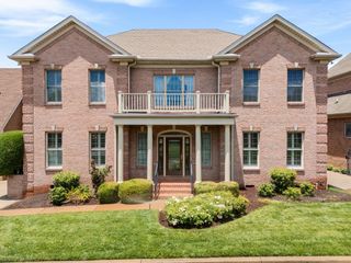 111 Carriage Way, Hendersonville, TN 37075