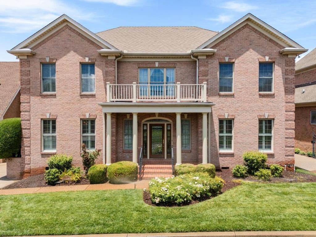 111 Carriage Way, Hendersonville, TN 37075