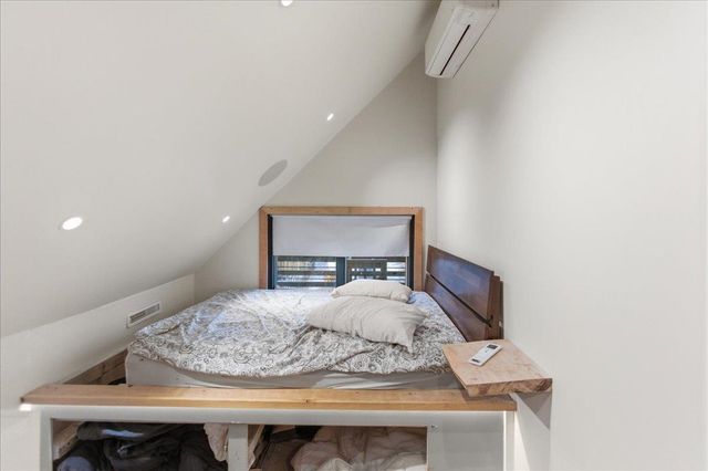 52 Isham Street, Burlington, VT 05401