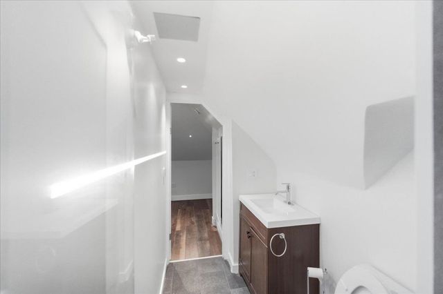 52 Isham Street, Burlington, VT 05401