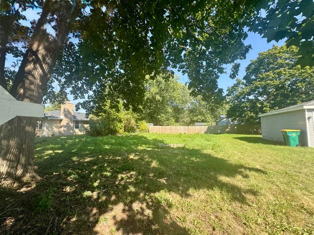 820 N Van Buren Street, Batavia, IL 60510