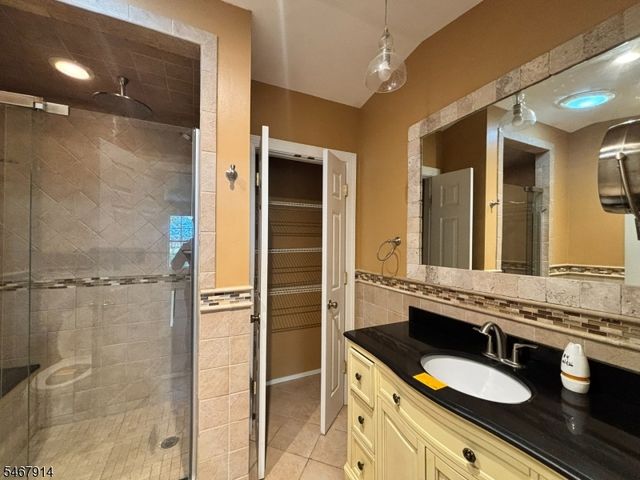 303 Tallwood Ln, Green Brook Twp., NJ 08812