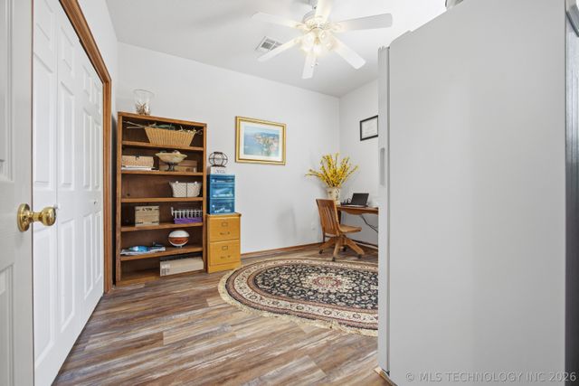2445 Avalon Drive, Eufaula, OK 74432