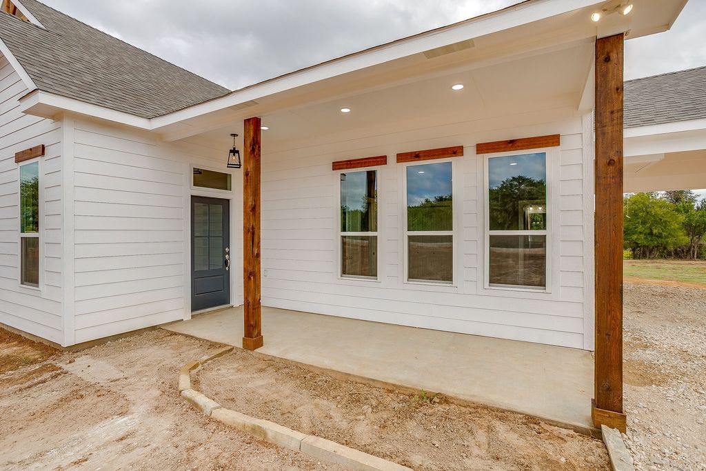 1024 RAYS Way, Weatherford, TX 76085 — photo 3