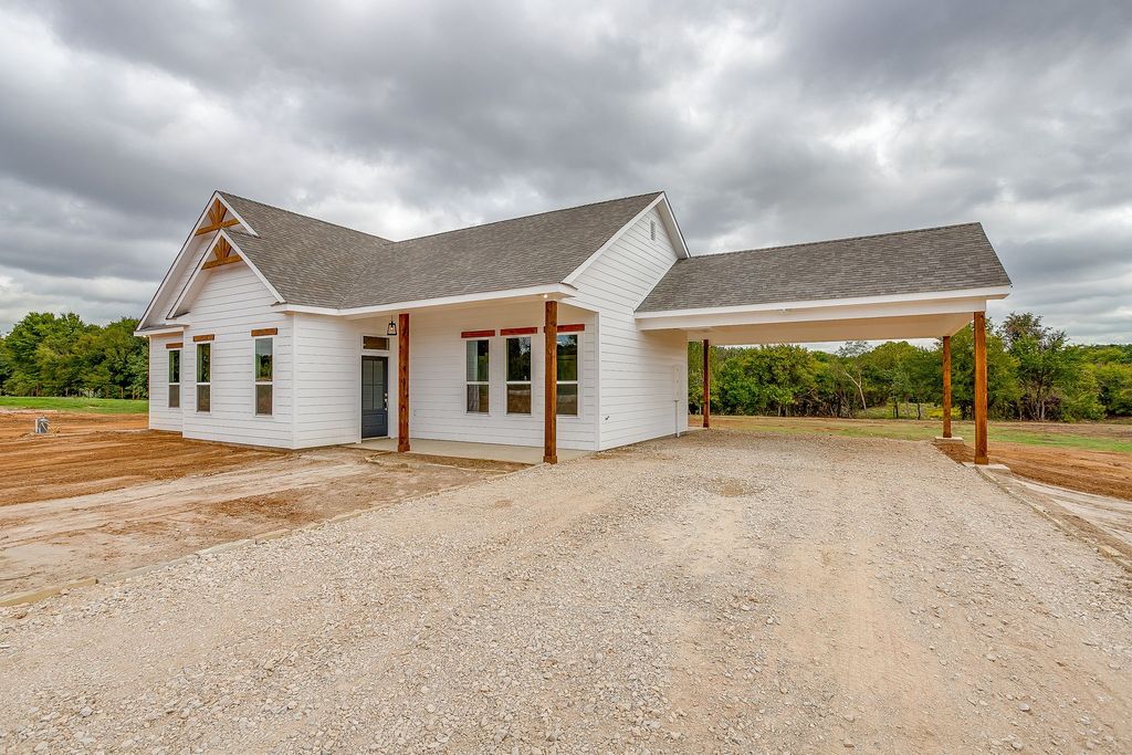 1024 RAYS Way, Weatherford, TX 76085 — photo 4