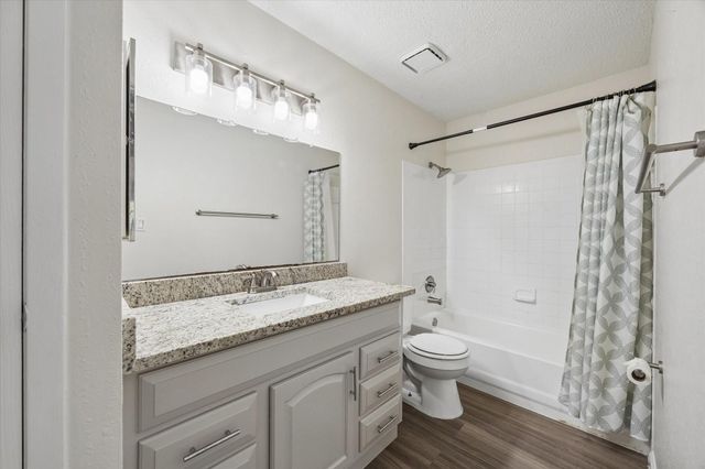2501 Gulf Fwy 277B, Dickinson, TX 77539