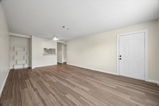 2501 Gulf Fwy 277B, Dickinson, TX 77539